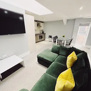 https://apt-2-bedroom-in-the-heart-of-newcastle-modern-sleeps-4.hotels-newcastle-upon-tyne.com