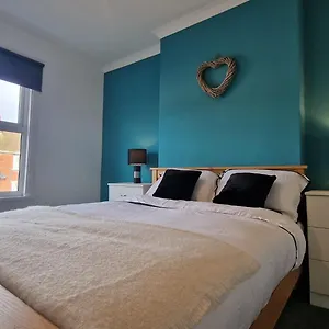 https://cosy-home-perfect-for-families-and-contractors-with.hotels-newcastle-upon-tyne.com