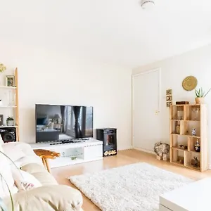 https://cosy-room-near-the-city-centre-with-free-parking.tophotelsbath.com
