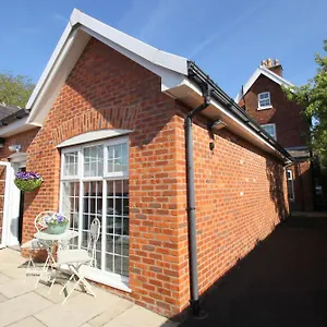 https://the-bungalow.hotelsin-chester.com